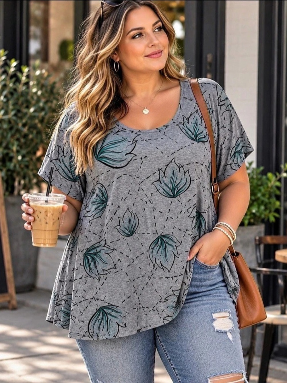 Lularoe Scoop Neck Floral Tunic/Top in Gray Size 2XL Like New